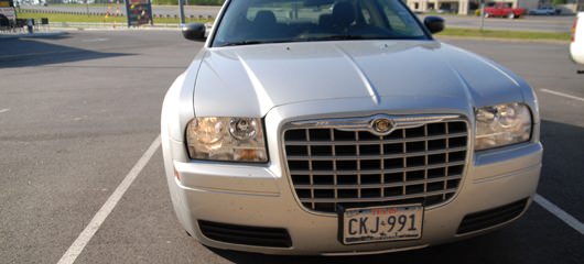 chrysler 300 01 3040 milj s Chryslerjem 300, namesto Dodge Chargerjem