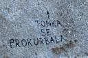 tonka-se-prokurbala-prosto-plezanje-v-omisu03.jpg
