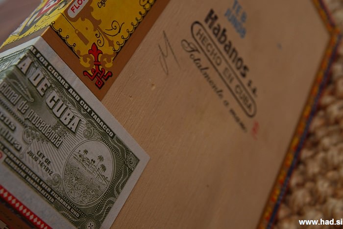 cuban cigars Partagas Petit Corona Especial 02