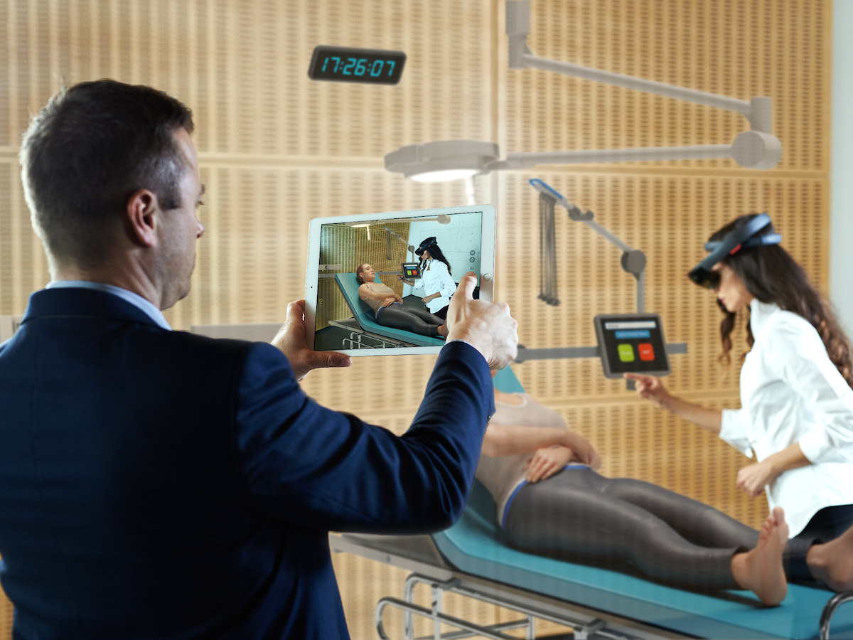 Awake platforma za simulacije nujnih medicinskih stanj s pomočjo obogatene resničnosti HoloLens