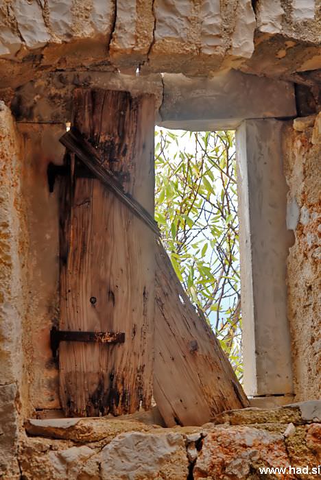 pogled-skozi-okno-06.jpg