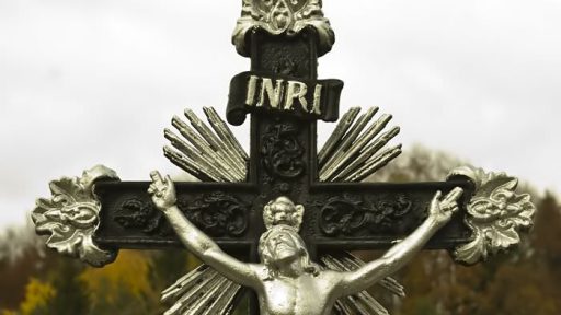 Križ na pokopališču 2