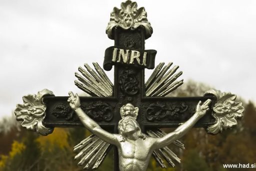 Križ na pokopališču 2
