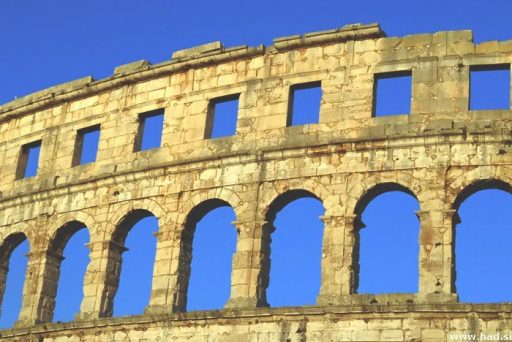 Arena Pula v jutranjem soncu 5