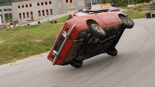 Zakaj po štirih kolesih, če gre po dveh? 7
