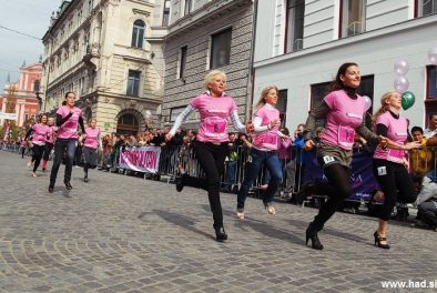 cosmo tek v petkah fotografije 07