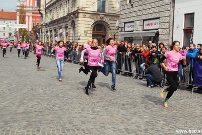 cosmo tek v petkah fotografije 09