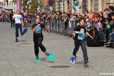 cosmo tek v petkah fotografije 13