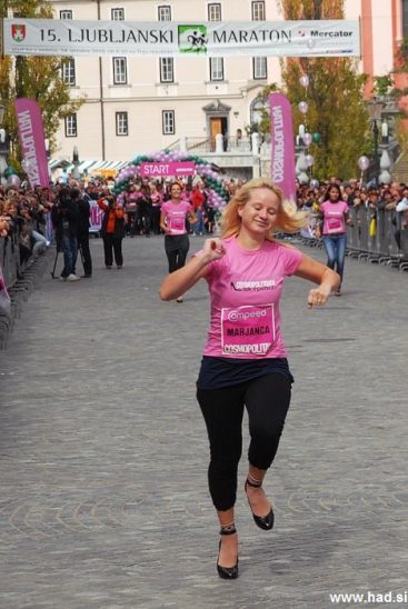 cosmo tek v petkah fotografije 15