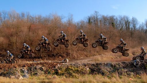 Quadi v Trbovljah letijo po zraku