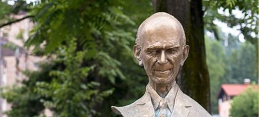 Kip dr. Janeza Drnovška 8