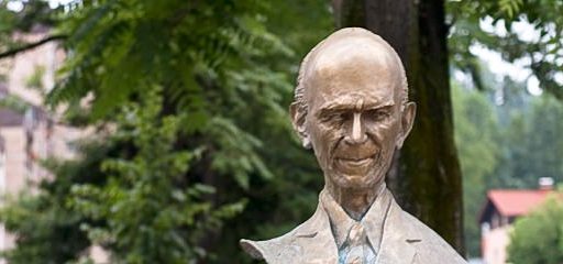 Kip dr. Janeza Drnovška 8