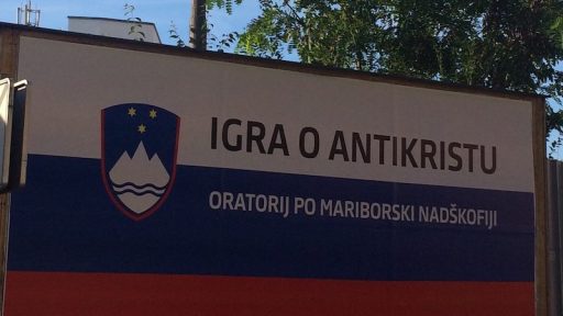 Igra o antikristu - skrunjenje zastave