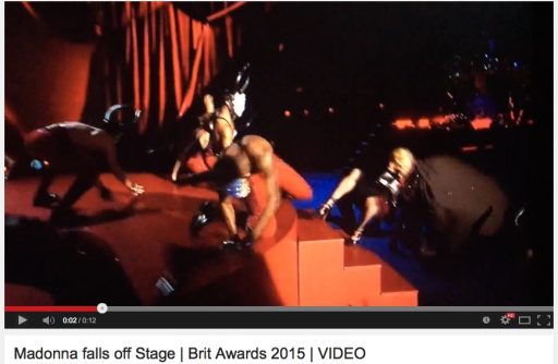 Madonna - padec z odra na podelitvi Brit Awards
