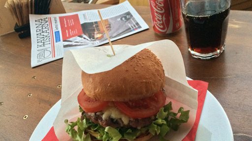 Kavarna Tiskarna hamburger
