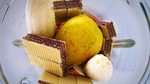 Transmaščobni smoothie / smoothie s škrincami (napolitankami)