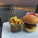 Spirit Bar & Kitchen in njihov XL Burger