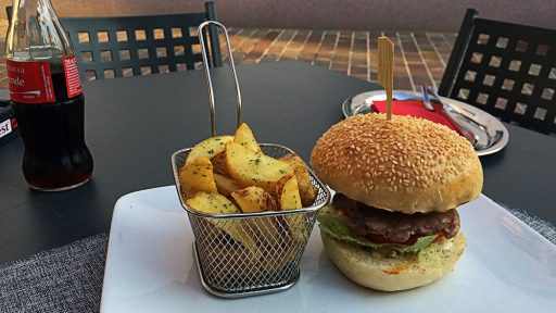 Spirit Bar & Kitchen in njihov XL Burger