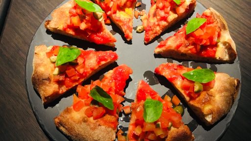 Fetiche bar gourmet pizza iz kislega testa had testira pizze003