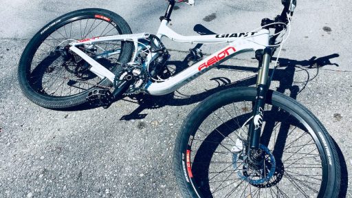 Tour de Had prvi letošnji downhill z gorskim kolesom video