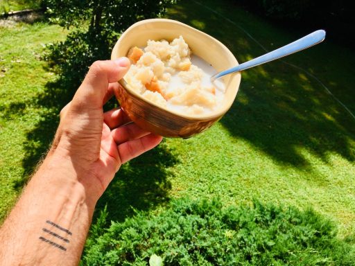 Kruh in mleko zajtrk ki sem ga imel rad v otrostvu