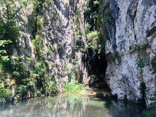 Skok v slap pod Iglico Bohinjska Bela 10 stopinj2