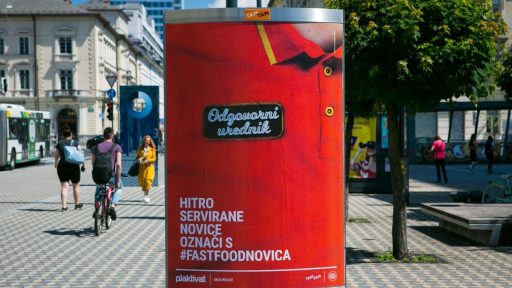 fastfoodnovica Plaktivat na temo Kriza medijev TAM TAM Institut in Radio Student