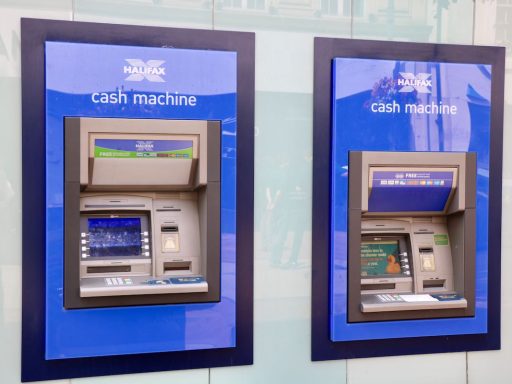 Dvig gotovine na bankomatih s konverzijo ali brez konverzije v drzavah brez Evra