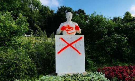 Kreteni v Ljubljani z grafiti oskrunili vrsto spomenikov