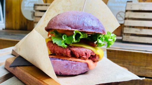 The Amaze Burger v Hoferju Organic Garden The Amaze Burger2