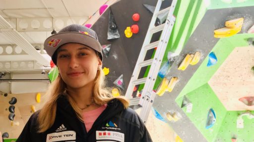 Janja Garnbret zmagovalka svetovnega prvenstva v balvanskem plezanju