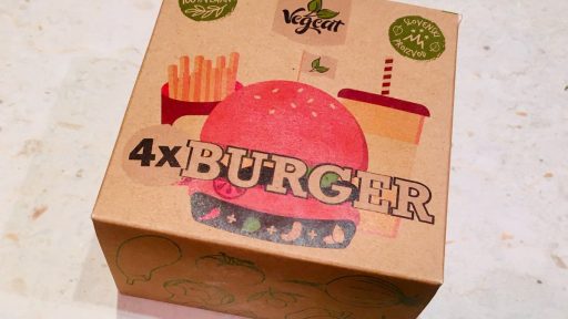 VegEat pleskavice veganske pleskavice klasicna pikatna sezamova in pleskavica z indijskimi orescki3