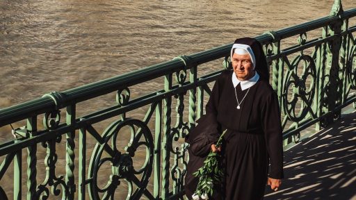 Zakaj Bernarda Brscica motijo nune rjuha na zenski je simbol nasilja nad zenskami