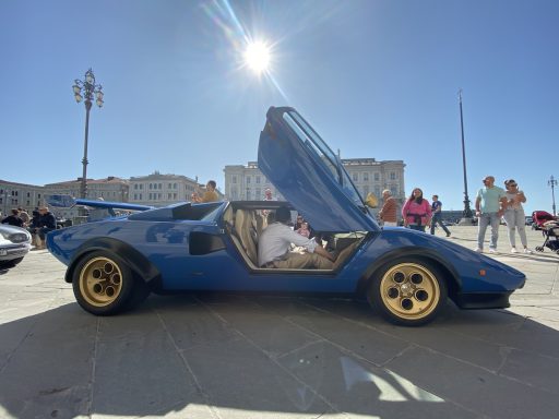 Lamborghini Aventador Huracan Urus Miura Diablo Gallardo Countach v Trstu21