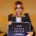 Foto 1 Samsung SpaceSelfie s Caro Delevingne