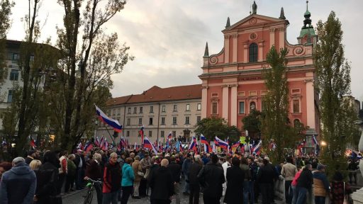Oto Pestner je prepeval na dogodku Resimo SlovenijaSDS SLS ponosen sem na vas