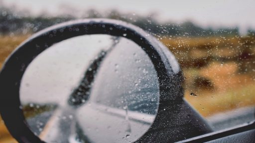 Zakaj nastanejo zastoji na cestah ob prvih kapljicah dezja