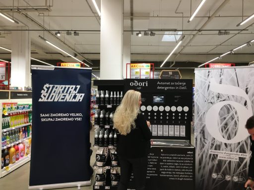 Odori Refil avtomat v Intersparu v Cityparku3