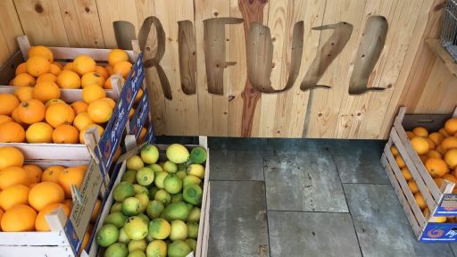 Rifuzl trgovina brez embalaze nasproti Kina Siska9