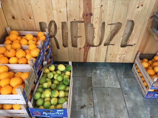 Rifuzl trgovina brez embalaze nasproti Kina Siska9