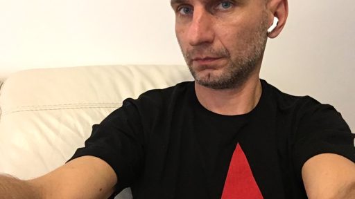 Unboxing Apple Airpods Pro Wireless Charging Case2