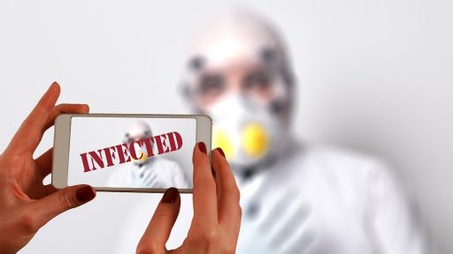 Teoretiki zarot ze dolgo opozarjajo da nam je vlada prikrivala koronavirus