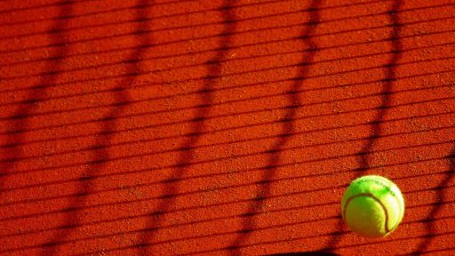 Od danes lahko igrate tenis na teniskih igriscih vendar preverite dolocila ki se jih morate drzati