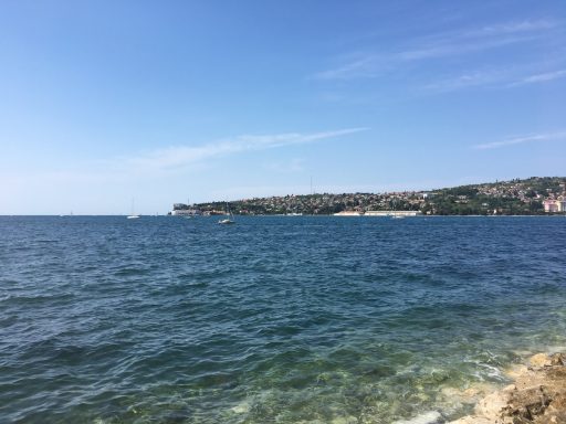 V morju se lahko kopas ne smes pa se sonciti3