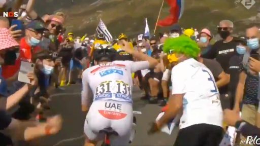 Zakaj na Tour de France navijaci skacejo pred kolesarje in motijo kolesarje