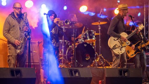 red five point stars 1