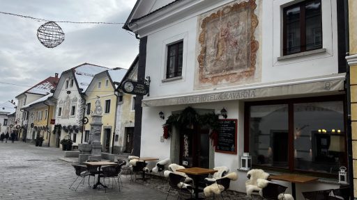 hisa linhart uros stefelin radovljica 1