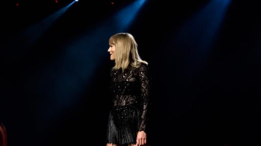 Taylor Swift NOW Super Saturday Night IMG 0756 edited (32776594980)