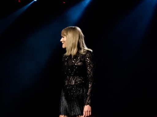 Taylor Swift NOW Super Saturday Night IMG 0756 edited (32776594980)