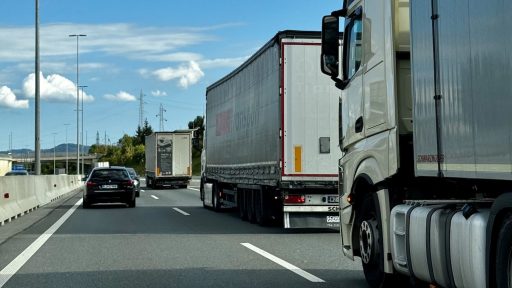 varnostna razdalja tovornjakov